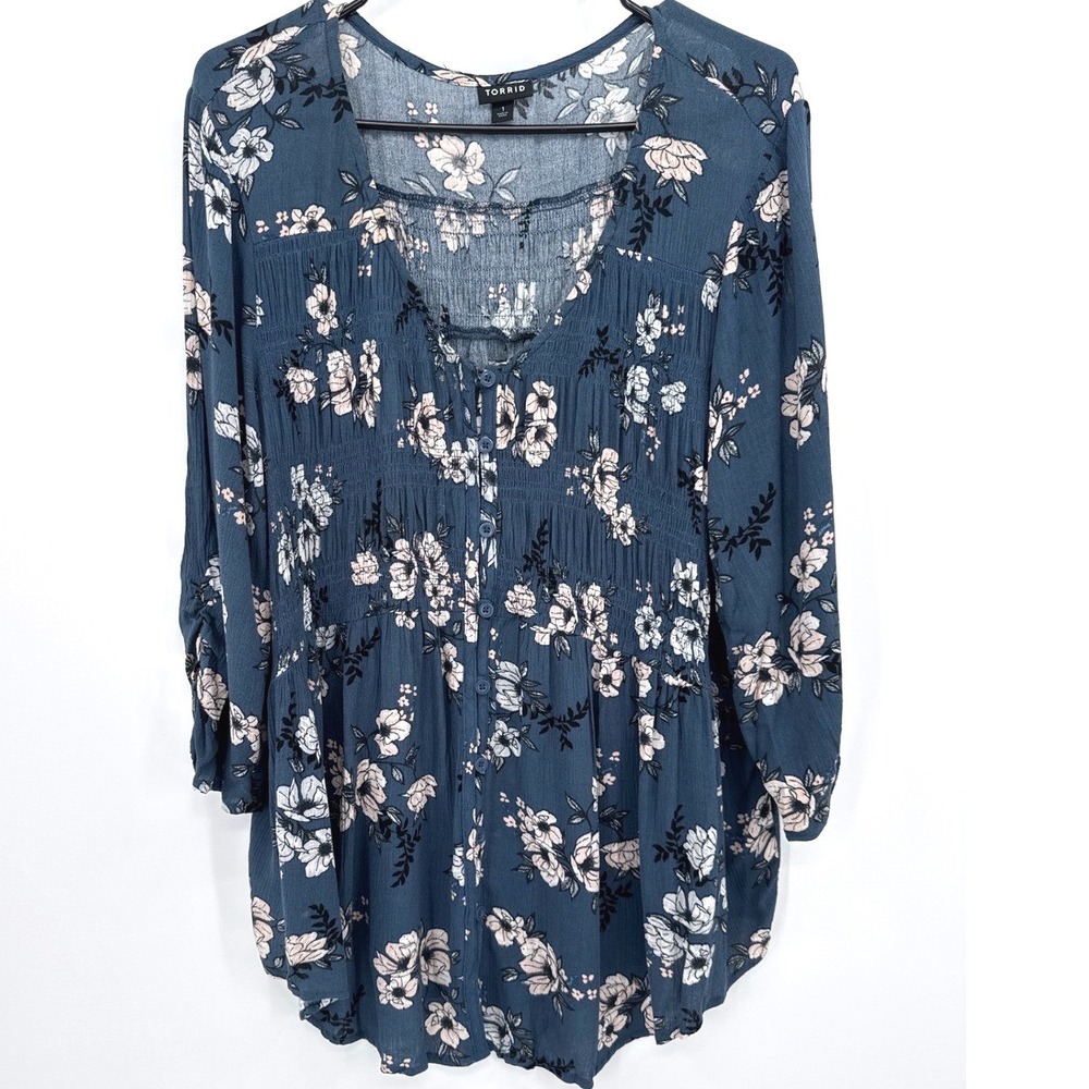 Torrid Women Blouse Sz 1 Blue Floral Smocked Babydoll Button Front 3/4 Sleeve